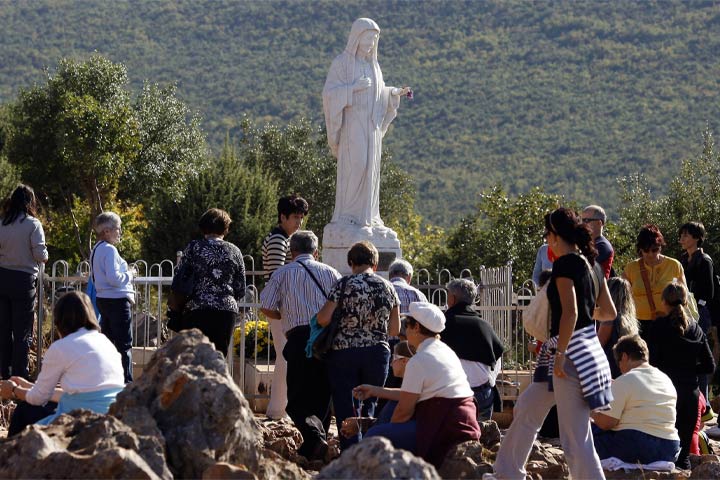 La Regina della pace ci porta l'amore di Gesù