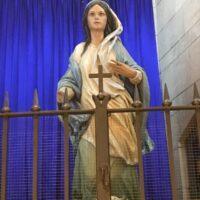 statua di Maria di Nazareth nel santuario dell'annunciazione in terra santa